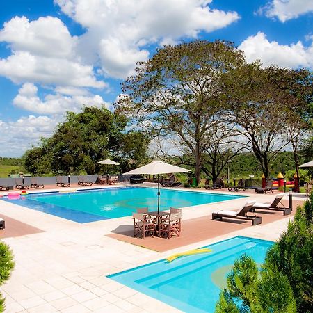 7萨尔托斯度假酒店 Salto del Guairá 外观 照片